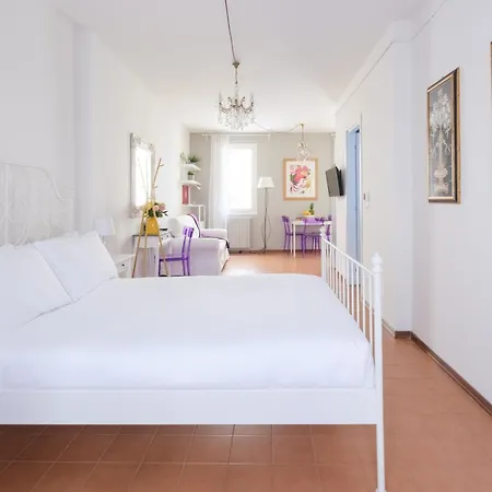 Station - Large In The Historic Centre Apartment *